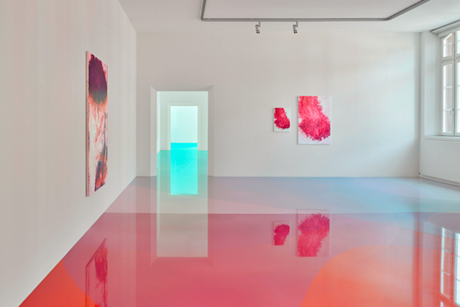 flood like and colorful floor in an exhibition1 900x601