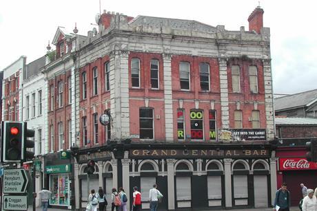 Strand bar