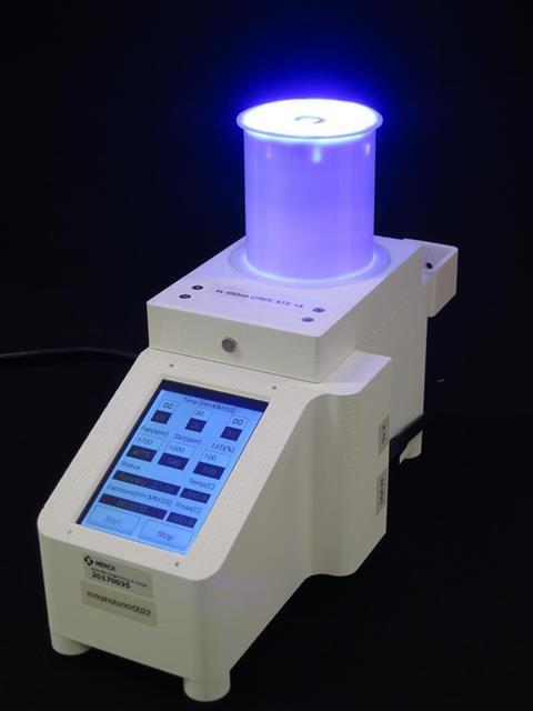 Photoreactor light on